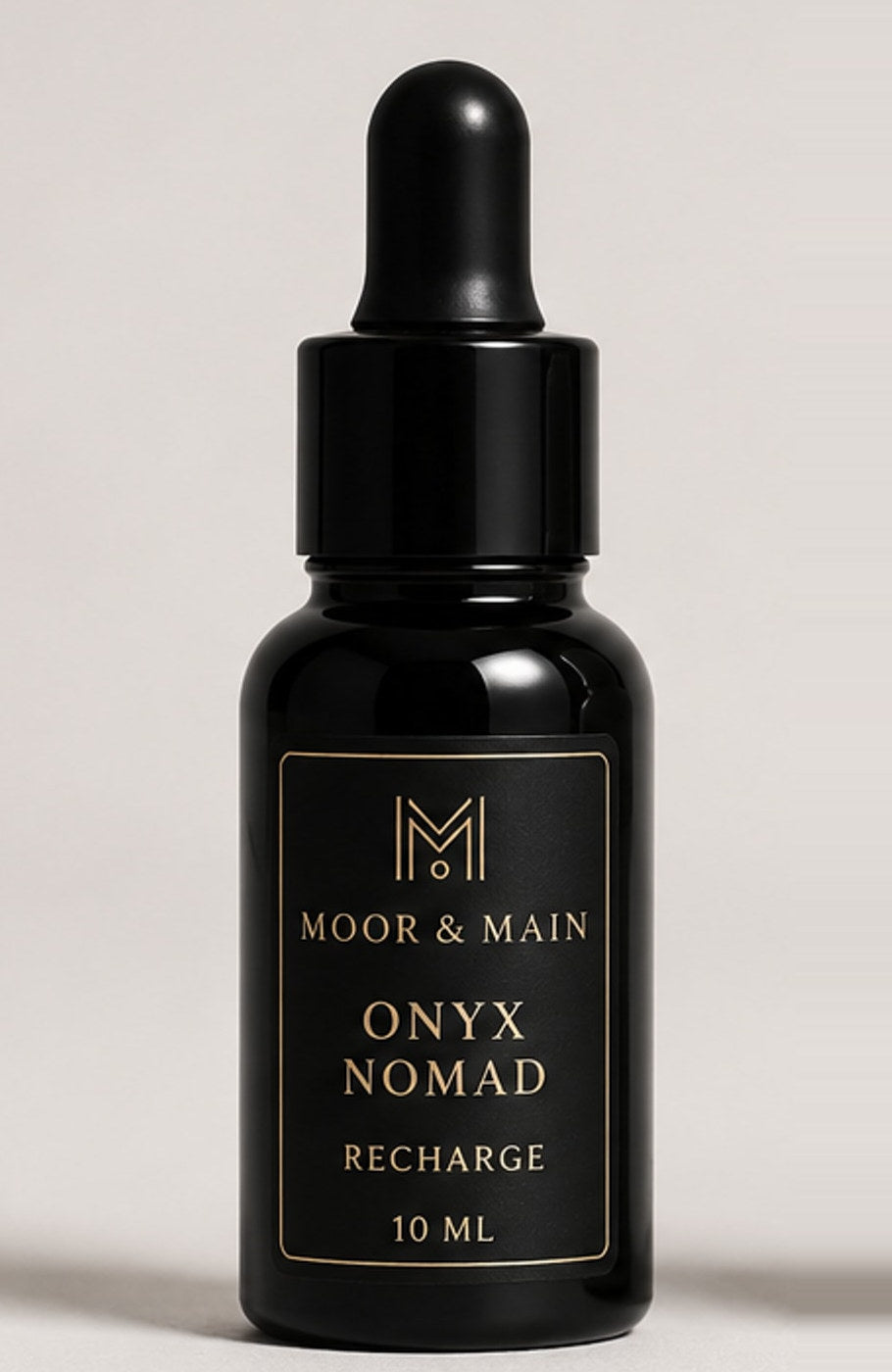 Recharge Onyx Nomad 10 ml, flacon noir et étiquette noire et or